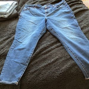 AE Curvy Super Hi-Rise Jegging. Size 18 Short